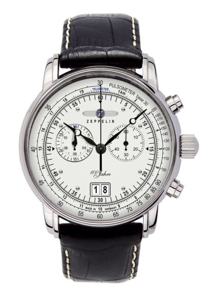 Zeppelin 100 Jahre 7690-1 Chronograph mit silberfarbenem Zifferblatt, Ronda 5020. B Quarzwerk, 12-Stunden-Stoppfunktion und Big Date. Markantes Edelstahlgehäuse mit dem typischen Zeppelin-Ringen. Made in Germany.